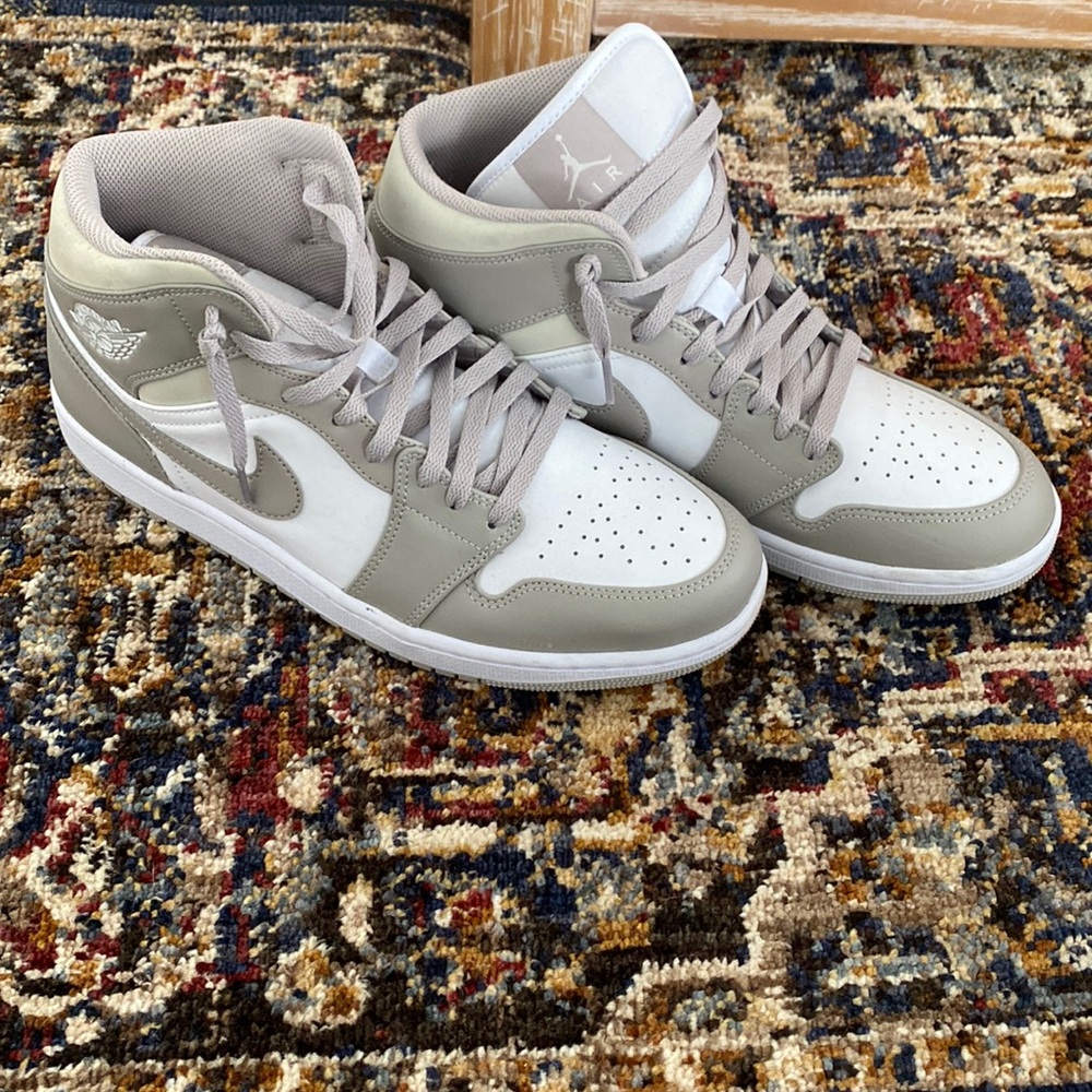 Nike air Jordan’s. Linen, college gray. Brand new and worn once. Mens 10.5